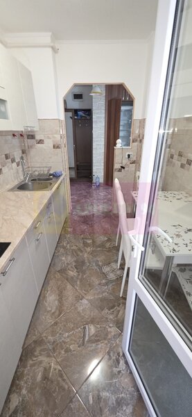 Apartamnet cu 3 camere de vanzare in Campina, Central