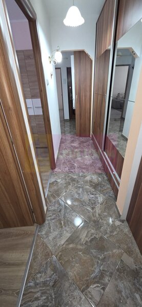 Apartamnet cu 3 camere de vanzare in Campina, Central
