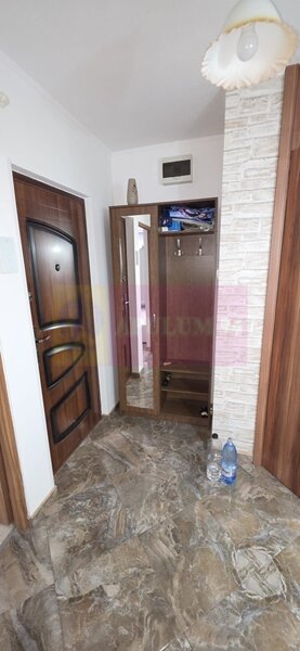 Apartamnet cu 3 camere de vanzare in Campina, Central
