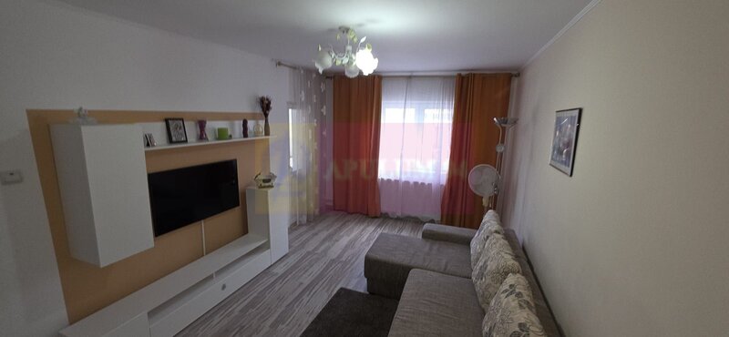 Apartamnet cu 3 camere de vanzare in Campina, Central