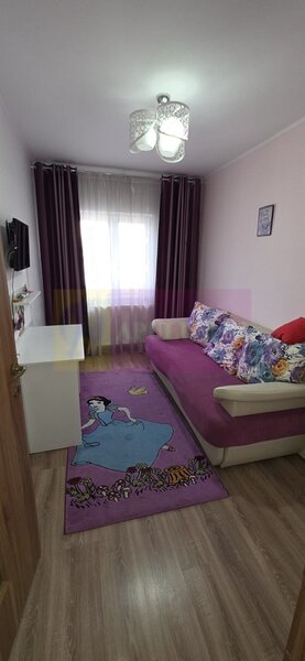 Apartamnet cu 3 camere de vanzare in Campina, Central